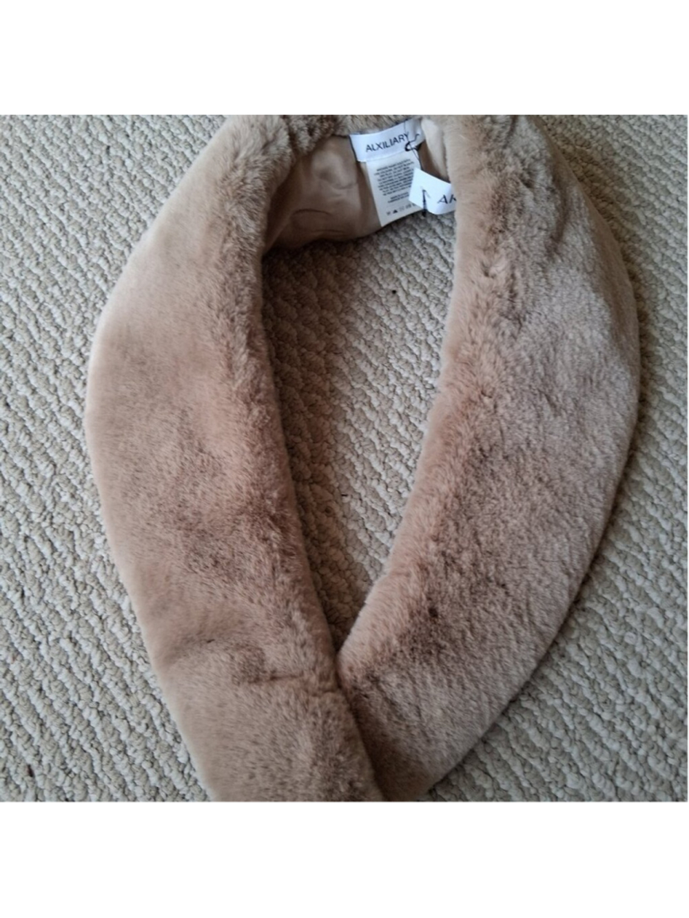 Aritzia Alxiliary Faux Fur Collar NWT